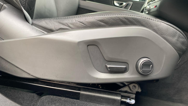 Volvo Xc60 2.0 T6 [350] RC PHEV Core Bright 5dr AWD Gtron Estate